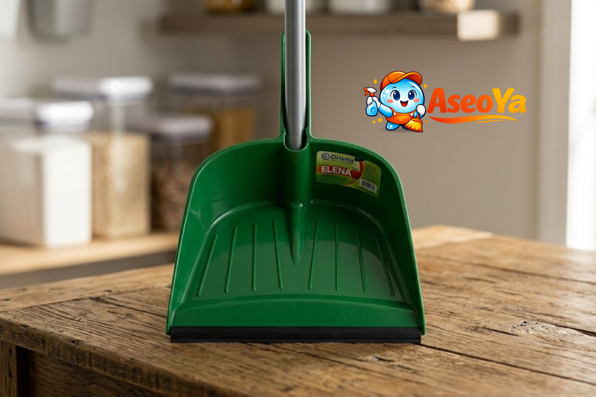 RECOGEDOR Con banda y cabo en pvc.